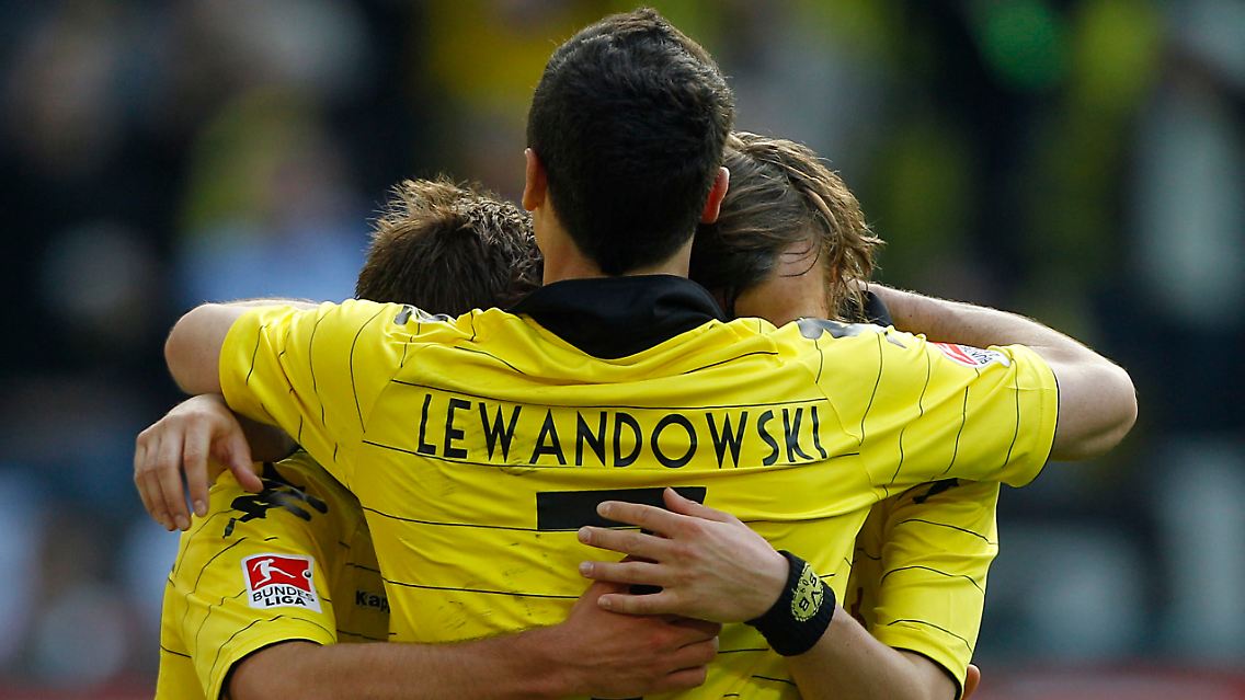 Die BVB-Torschützen: Götze drückt Robert Lewandowski (2:0) und Kevin Großkreutz (3:0).