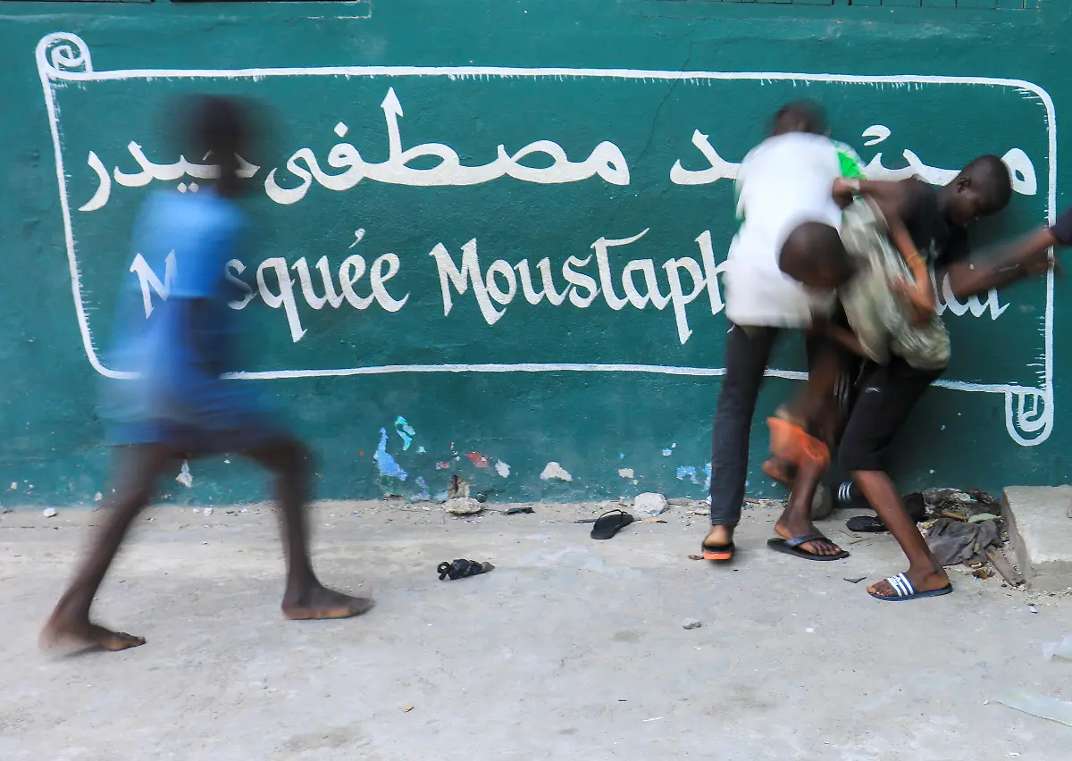 2020-05-07T000000Z-896571843-RC2XJG9AMWSW-RTRMADP-3-HEALTH-CORONAVIRUS-RAMADAN-IVORYCOAST