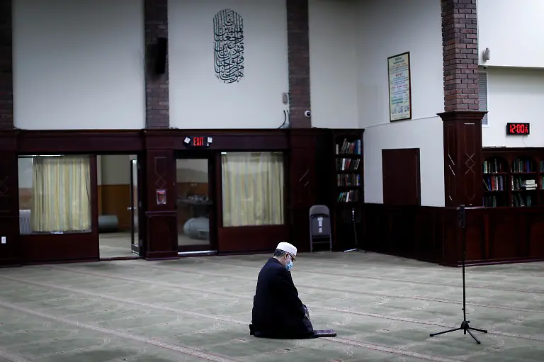 2020-05-08T000000Z-585692049-RC2JKG961EWP-RTRMADP-3-HEALTH-CORONAVIRUS-RELIGION