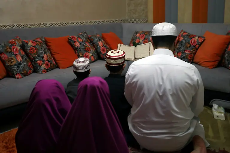 2020-05-11T215134Z-1674829101-RC2LMG9S6MS9-RTRMADP-3-HEALTH-CORONAVIRUS-RAMADAN-JORDAN