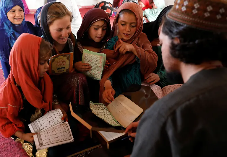 2020-05-10T000000Z-1072238076-RC2PLG9ZC0N8-RTRMADP-3-HEALTH-CORONAVIRUS-RAMADAN-AFGHANISTAN