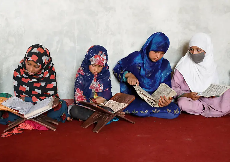 2020-05-10T000000Z-924413763-RC2PLG9PYBDH-RTRMADP-3-HEALTH-CORONAVIRUS-RAMADAN-AFGHANISTAN