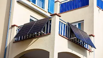 Solarpanels-Balkonkraftwerk-Gebauede-Imago