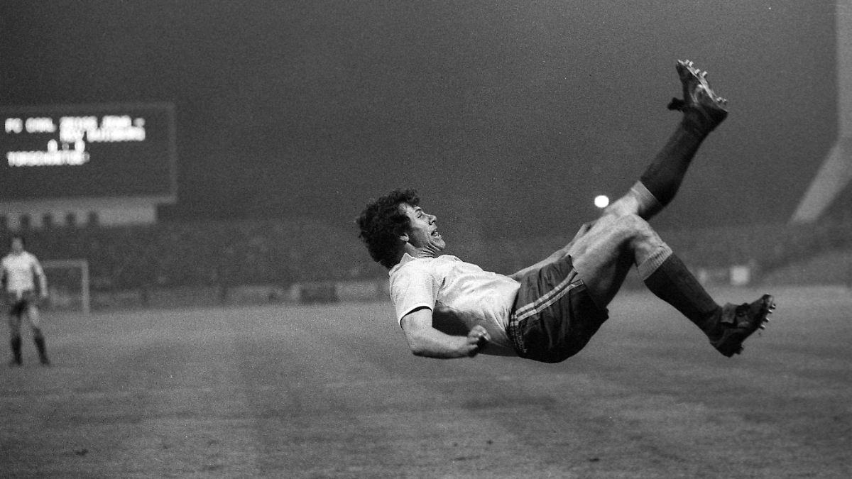East German Football Legend Eberhard Vogel Dies at 83