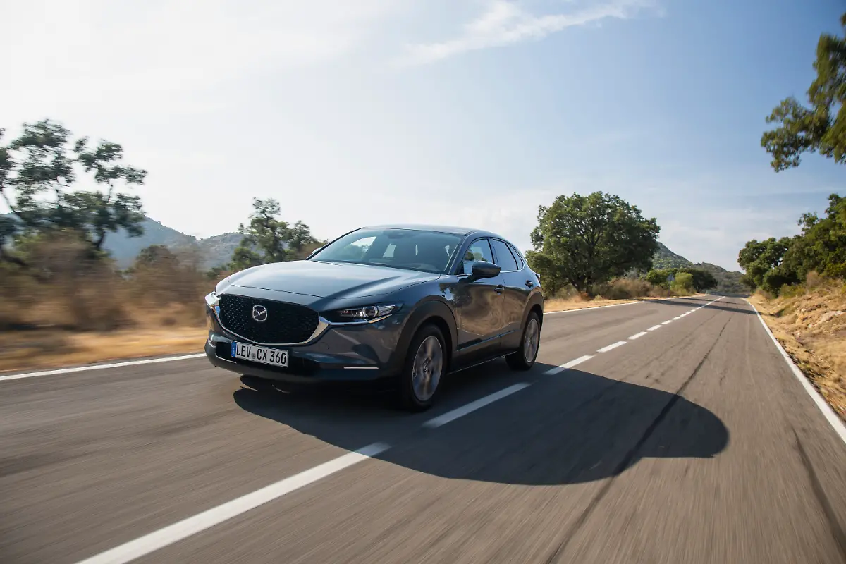 Mazda-CX-30-Girona2019-Action-10