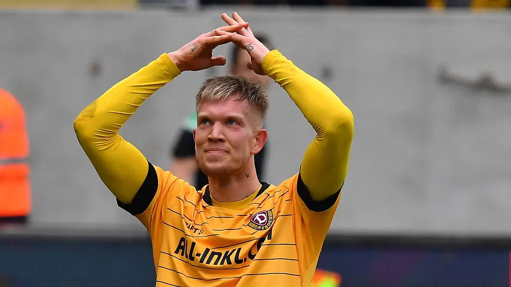 f94a7d4b75240e02c251d7aabbd00bb5