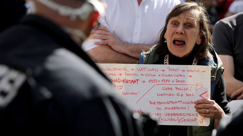 2020-05-09T140301Z-747265035-RC22LG9IUVQ3-RTRMADP-3-HEALTH-CORONAVIRUS-GERMANY