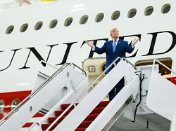 Ohne nötige Sicherheitsstandards: Trump tritt Reise nach Irland in geschenkter Boeing 747 an