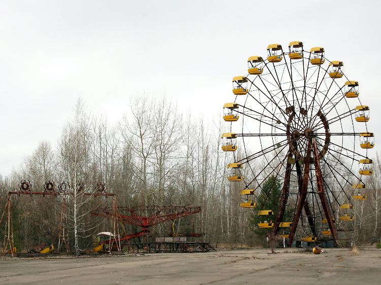 Rostendes Riesenrad auf dem Festplatz der verseuchten ukrainischen Stadt Pripjat im Sperrgebiet nahe dem Unglücksreaktor von Tschernobyl.
