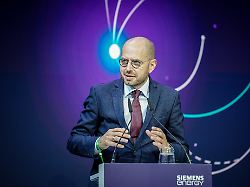 Warnung des Siemens-Energy-Chefs: "Nostalgische Politik der AfD wirft Deutschland immer weiter zurück"