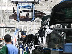 Gegen den Trend: Autobranche lässt Industrieproduktion im Juli deutlich schrumpfen