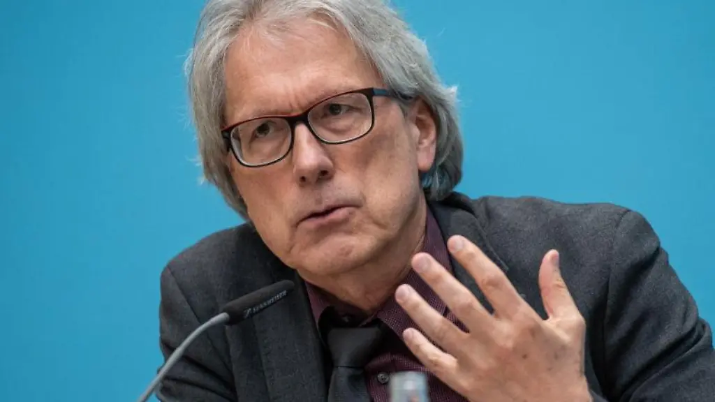 Matthias-Kollatz-SPD-bei-einer-Pressekonferenz