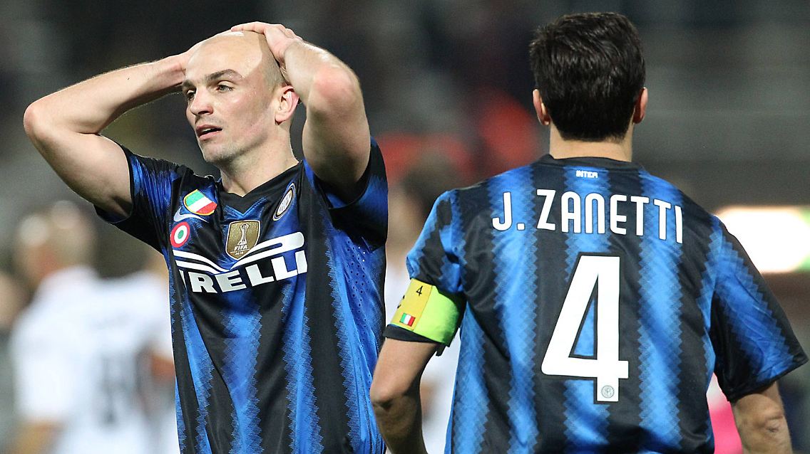 Aus und vorbei: Inters Esteban Cambiasso und sein Kapitän, Javier Zanetti.