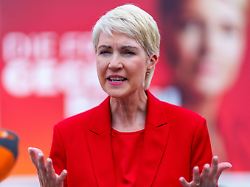 Demos in mehreren Bundesländern: Schwesig: "Werden Machtfantasien der AfD stoppen"