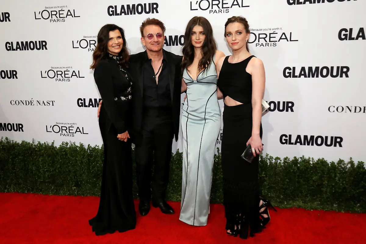 2016-11-15T120000Z-652216251-S1BEUMXQPNAA-RTRMADP-3-AWARDS-GLAMOUR-1