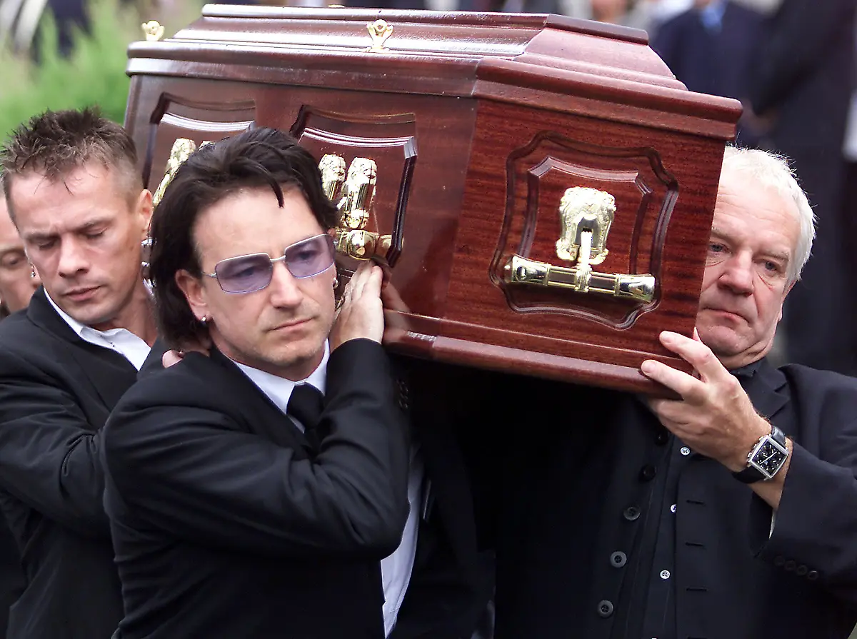 2001-08-24T120000Z-1176017298-RP2DRIEHERAA-RTRMADP-3-BRITAIN-IRELAND