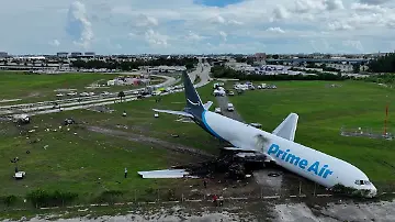 epi_1071902827_REUTERSFOTO_2026-09-09T035231Z 1063037636 RC2FFNABPL7X RTRMADP 3 USA-CRASH-PLANE-MIAMI.JPG_A drone view of skid