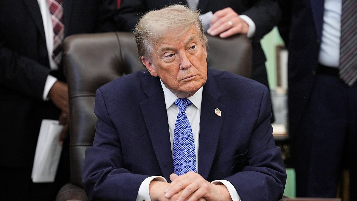 "Das ist mein Geld"US-Präsident Trump sitzt auf gewaltiger Kriegskasse - doch öffnet sie nicht