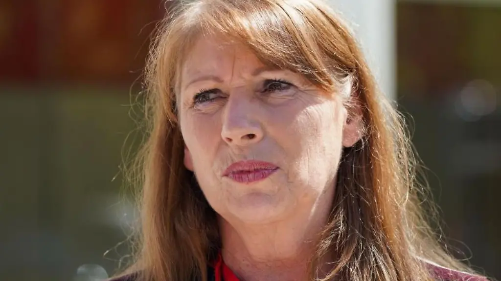 Gesundheitsministerin-Petra-Koepping-SPD-nimmt-an-einer-Pressekonferenz-teil