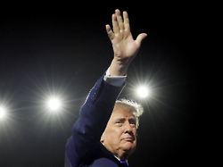 Woher kommt die Billion?: Trump verspricht jedem US-Bürger 5000 Dollar für Wahlsieg der Republikaner