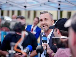"Große Irritationen": Die AfD distanziert sich von ihren Hofberichterstattern