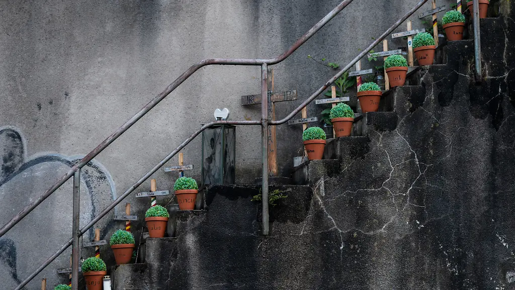 e92755ead1c3a5bdb87d6613d84272be