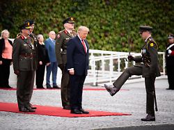 "Ziemlich coole Sache": Trump sorgt mit Aussage in Irland für große Aufregung