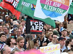 Bundesweite Proteste: Zehntausende demonstrieren gegen Rechtsextremismus