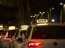 "Wegen staatlicher Tarifbindung": Taxikosten-Vergleich bescheinigt Deutschland Höchstpreise