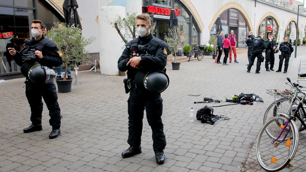 5d83046cdacb31930fa10a70afc8b4d2