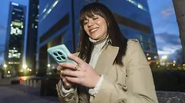frau_mit_smartphone