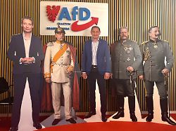 Fragwürde Pappfiguren in Potsdam: AfD holt Bismarck, Hindenburg und Wilhelm II. ins Parlament