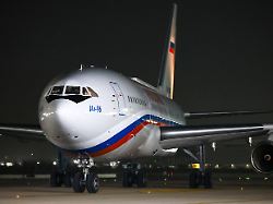 Moskau holt Konsulatsmitarbeiter: Seltener Moment: Russisches Flugzeug darf in Deutschland landen