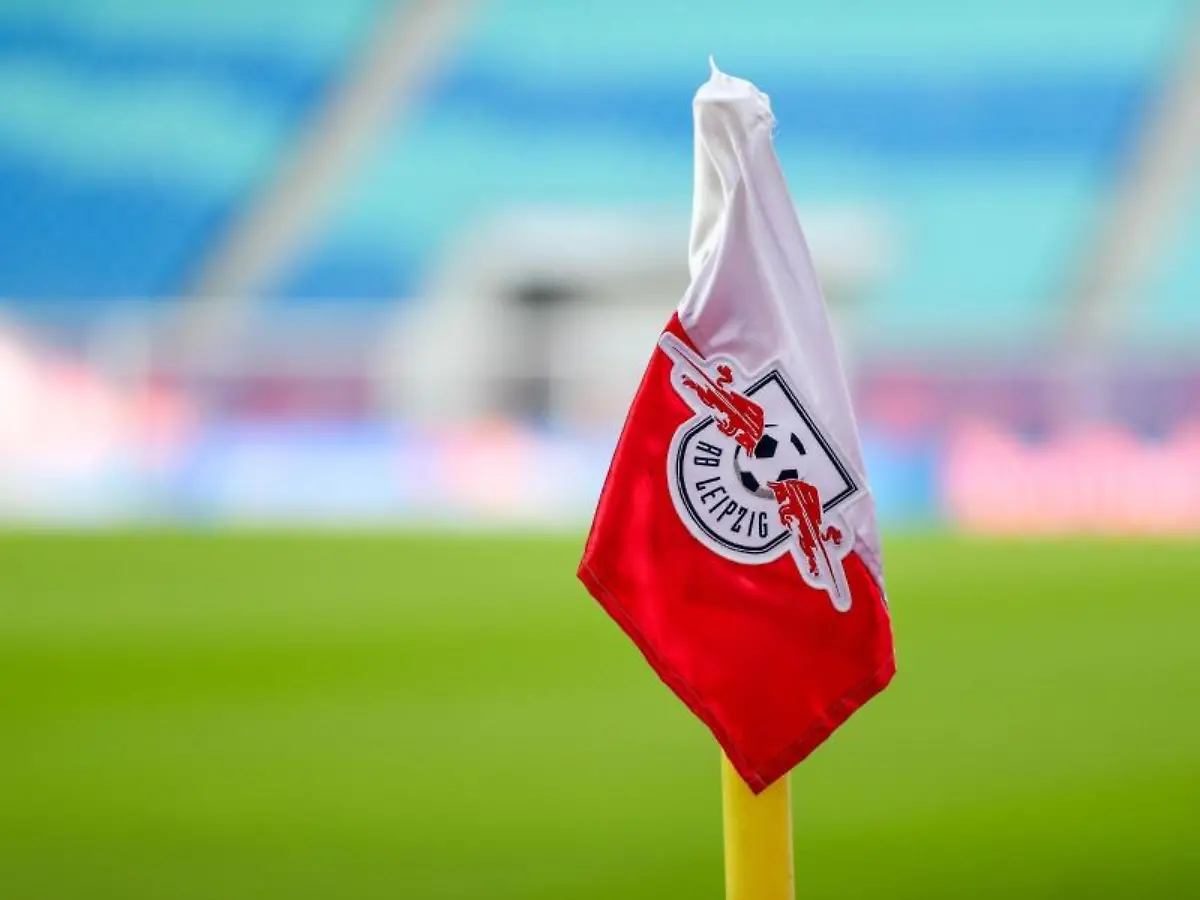 Leipzigs-Logo-auf-einer-Eckfahne