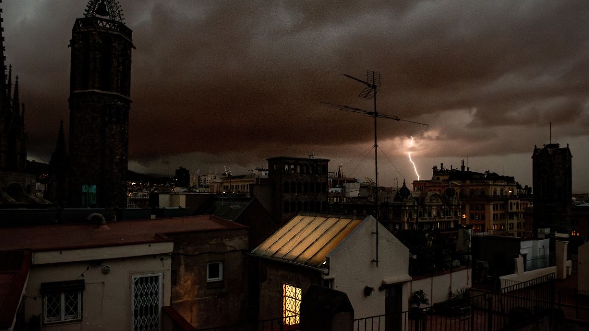 Von Bach mitgerissen: Mann stirbt bei starkem Unwetter in Spanien