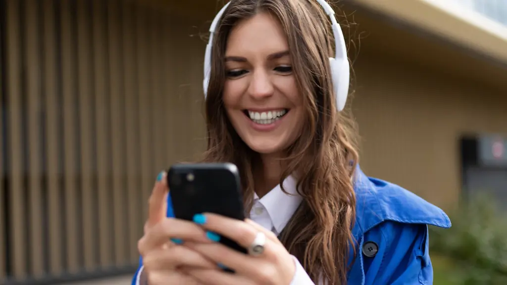 frau_mit_smartphone