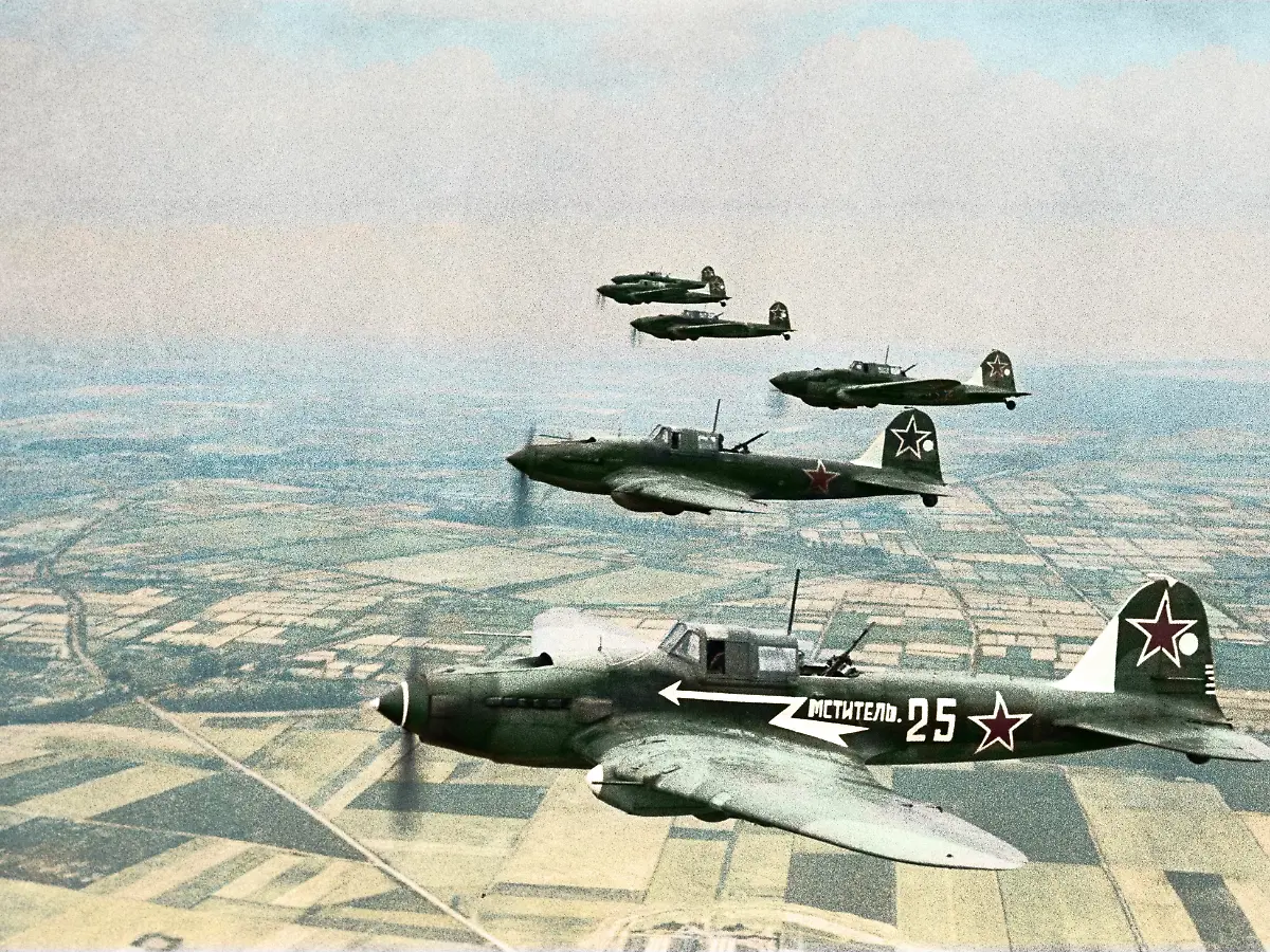 Stalins "fliegender Panzer": An der Panzerung der Il-2 verpufften deutsche MG-Garben