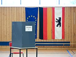 Polizei bisher sehr zufrieden: In Berlin ist die Wahlbeteiligung bis zum Mittag deutlich höher als 2023 