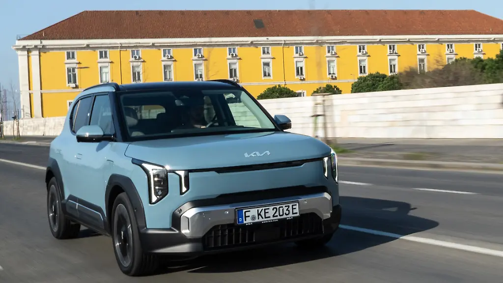 kia-ev2-base-line-frost-blue-dynamic-print-3600x2400-005
