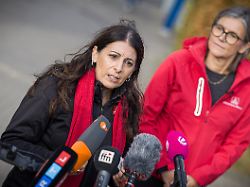 Versammlung in Wolfsburg: Betriebsratschefin warnt: Bei VW stehen die Zeichen auf Sturm