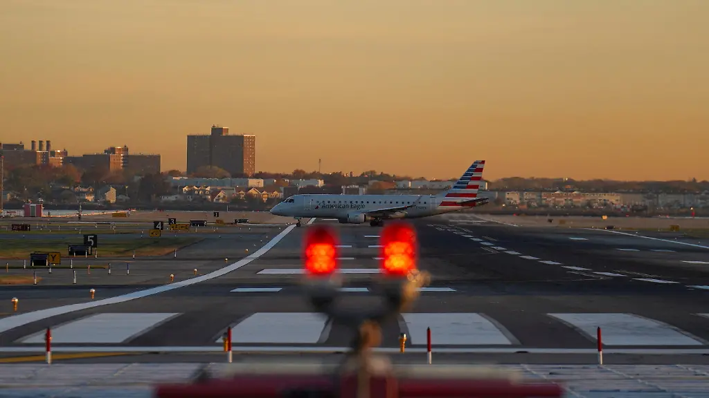 2026-09-14T221149Z_106270912_RC2PRHAVC2WQ_RTRMADP_3_USA-AVIATION-SAFETY