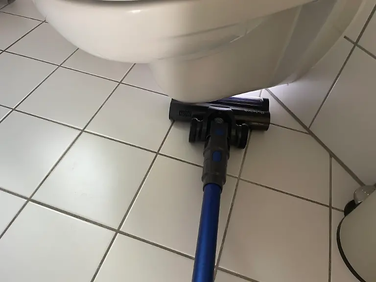 Test Akku-Staubsauger Bulelink passt flach unter Toilette