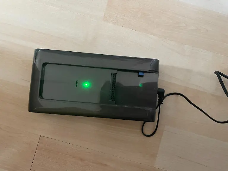 Test Akku-Staubsauger Bulelink abnehmbarer Akku Ladung