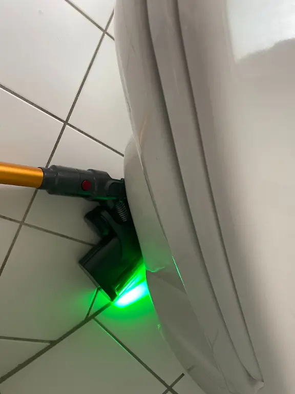 Test Akku-Staubsauger JRFYHFT flach passt unter Toilette