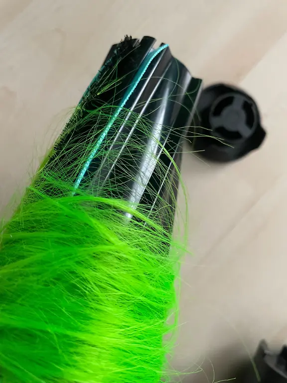 Test Akku-Staubsauger Levoit Rolle mit Haaren leicht zu entnehmen