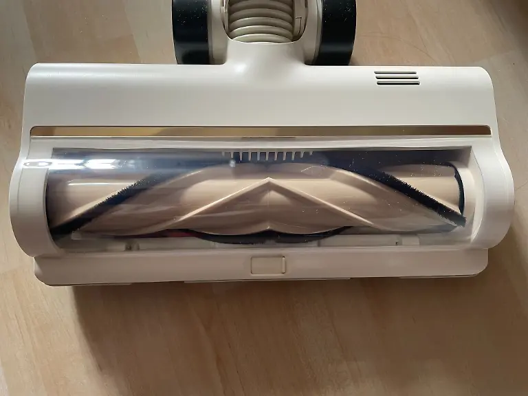 Test Akku-Staubsauger Dreame Schalter an Saugeinheit für große Partikel