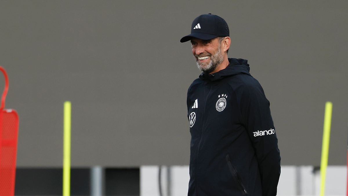 National coach makes a splash: Fiery Jürgen Klopp drives everyone crazy