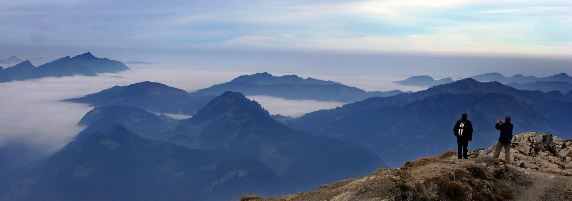 Rast machen nicht vergessen - der schöne Ausblick gibt genug Anlass für eine Pause.