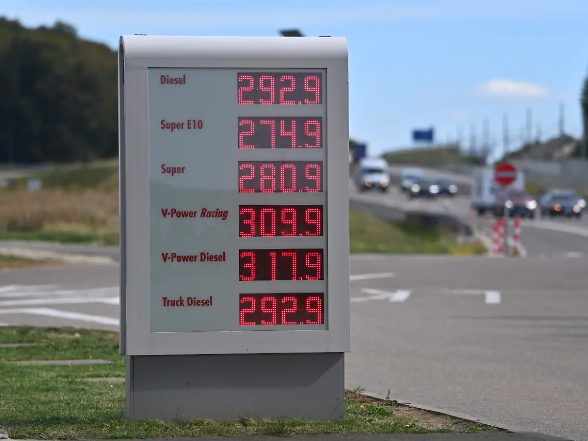 ADAC fordert Ende der 12-Uhr-Regel an Tankstellen