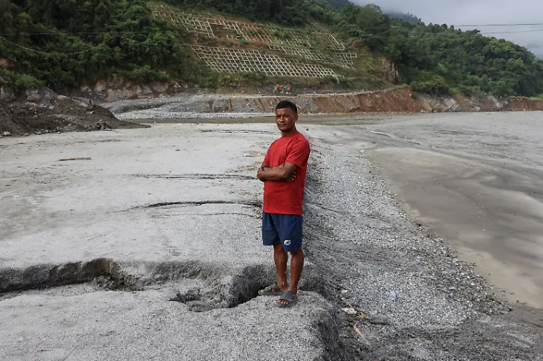 2026-09-18T101338Z_1768423014_RC2QENA40L8B_RTRMADP_3_NEPAL-FLOODS-SURVIVORS